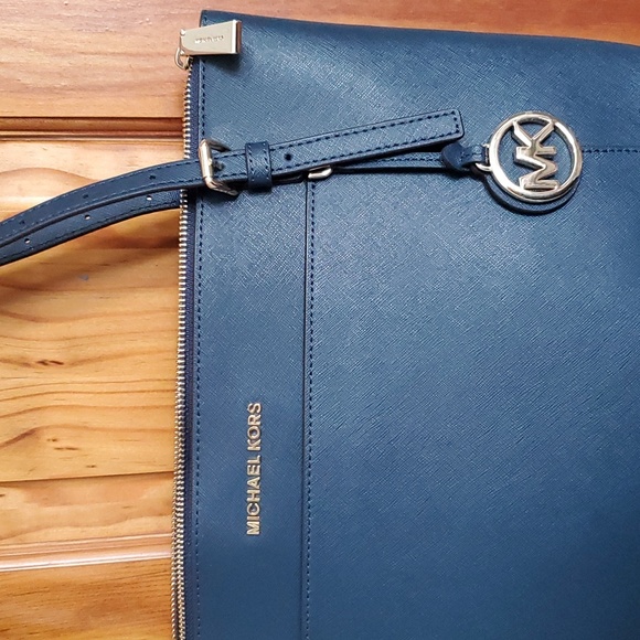 Michael Kors Tote - Picture 2 of 9